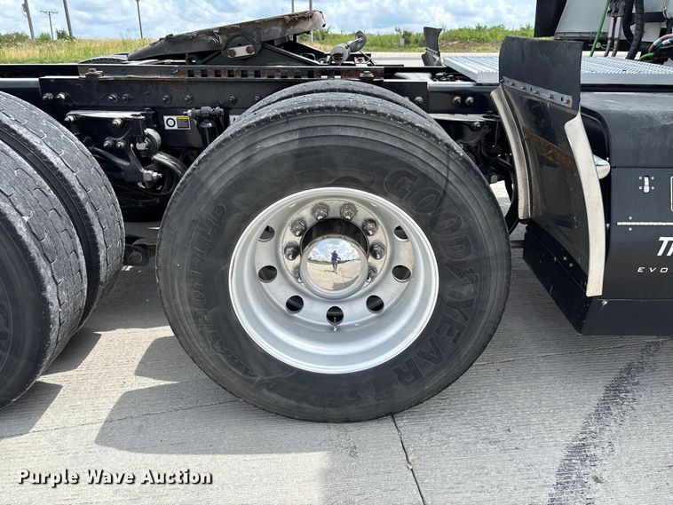 image for item FC1740 2022 Peterbilt 579 semi truck