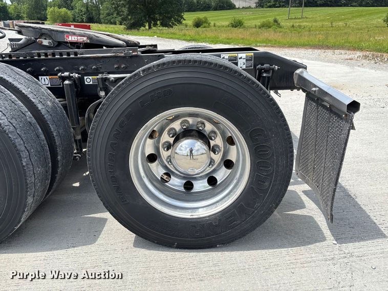 image for item FC1740 2022 Peterbilt 579 semi truck