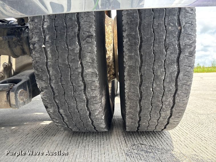 image for item FC1740 2022 Peterbilt 579 semi truck