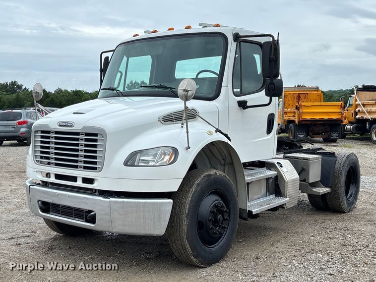 image for item FC1745 2016 Freightliner Business Class M2 106 semi truck