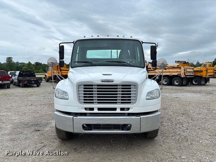 image for item FC1745 2016 Freightliner Business Class M2 106 semi truck
