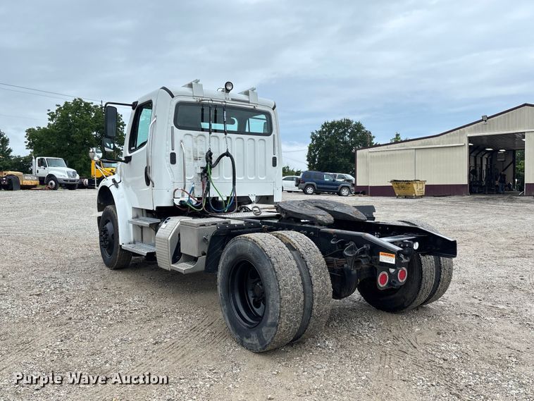 image for item FC1745 2016 Freightliner Business Class M2 106 semi truck