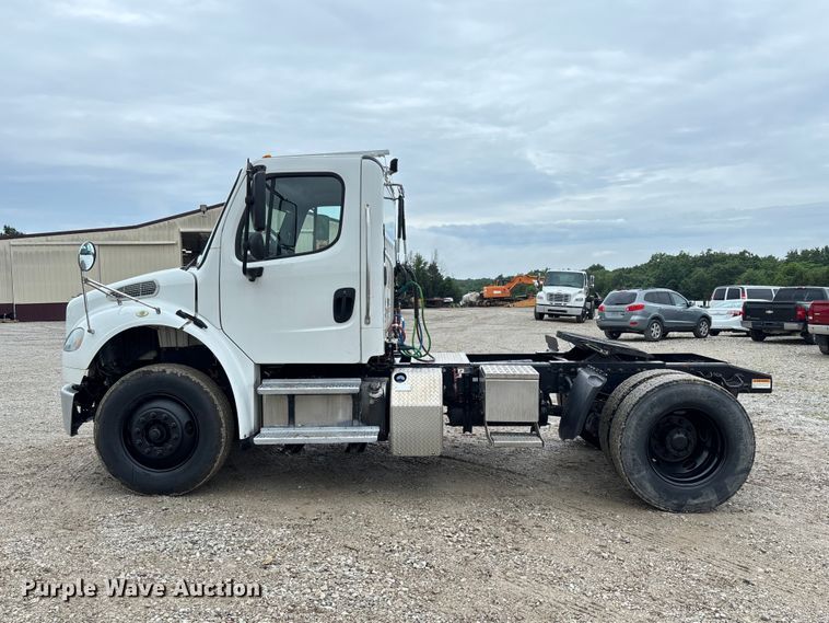 image for item FC1745 2016 Freightliner Business Class M2 106 semi truck