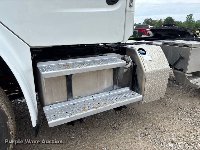 image for item FC1745 2016 Freightliner Business Class M2 106 semi truck