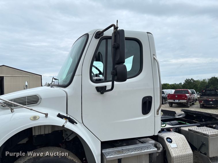image for item FC1745 2016 Freightliner Business Class M2 106 semi truck