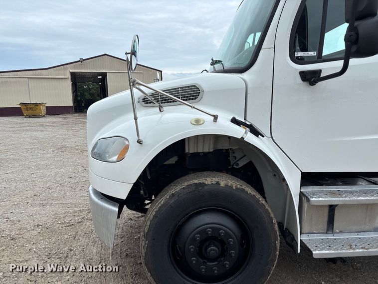 image for item FC1745 2016 Freightliner Business Class M2 106 semi truck