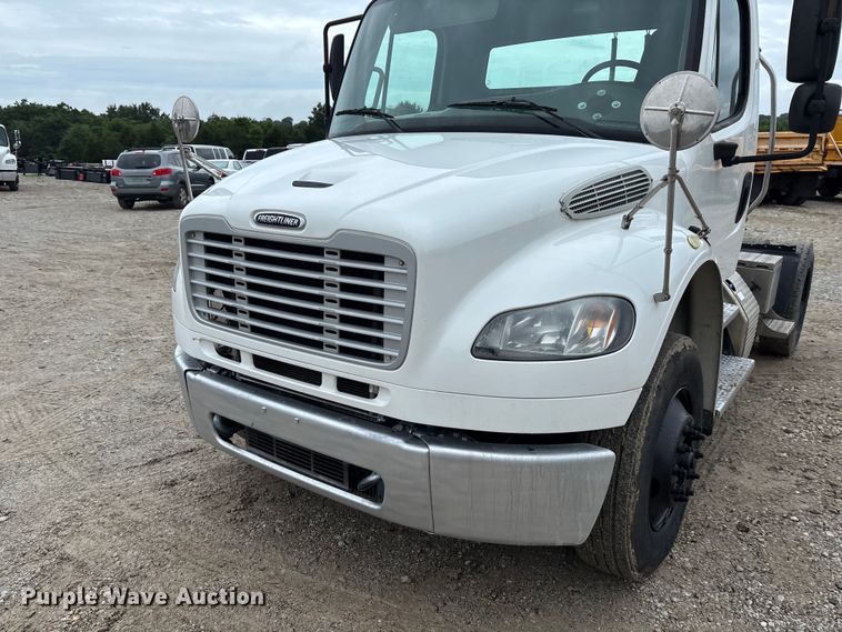 image for item FC1745 2016 Freightliner Business Class M2 106 semi truck