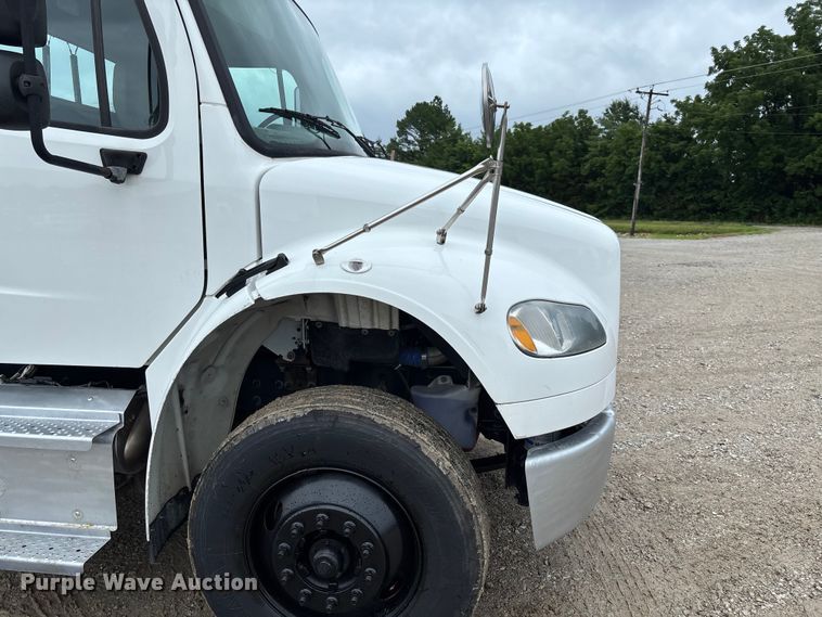 image for item FC1745 2016 Freightliner Business Class M2 106 semi truck