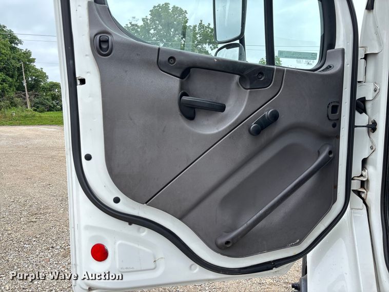 image for item FC1745 2016 Freightliner Business Class M2 106 semi truck