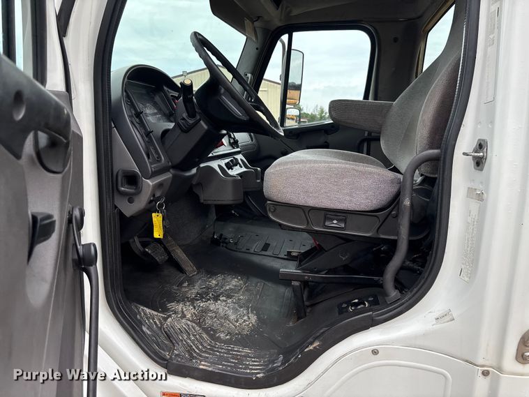 image for item FC1745 2016 Freightliner Business Class M2 106 semi truck