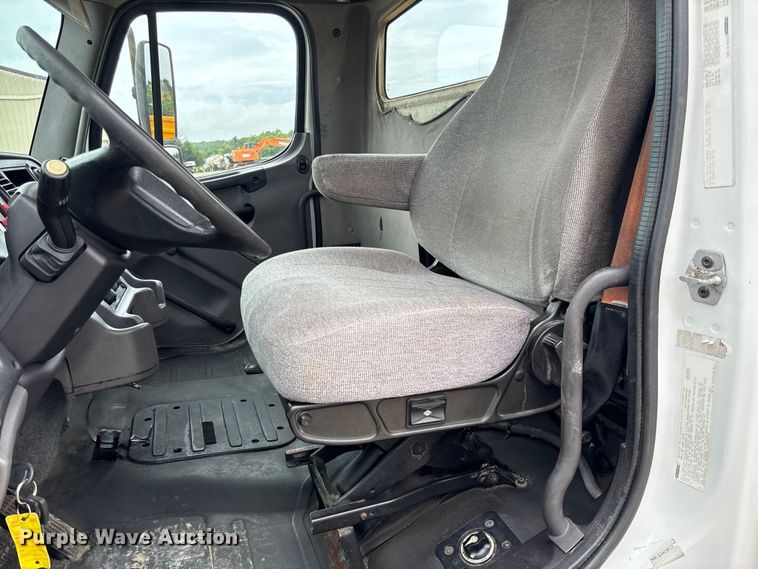 image for item FC1745 2016 Freightliner Business Class M2 106 semi truck