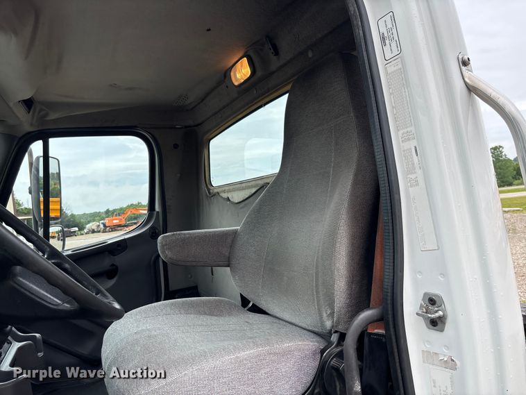 image for item FC1745 2016 Freightliner Business Class M2 106 semi truck