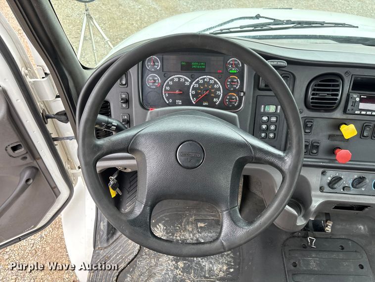 image for item FC1745 2016 Freightliner Business Class M2 106 semi truck