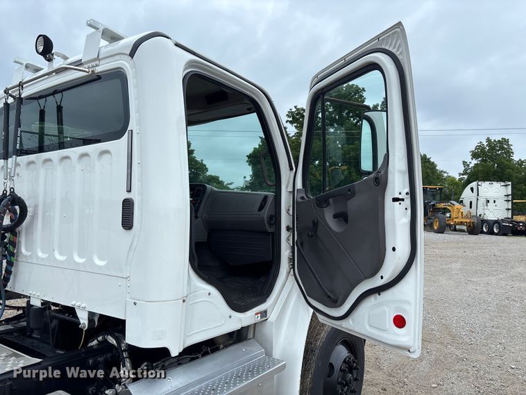 image for item FC1745 2016 Freightliner Business Class M2 106 semi truck
