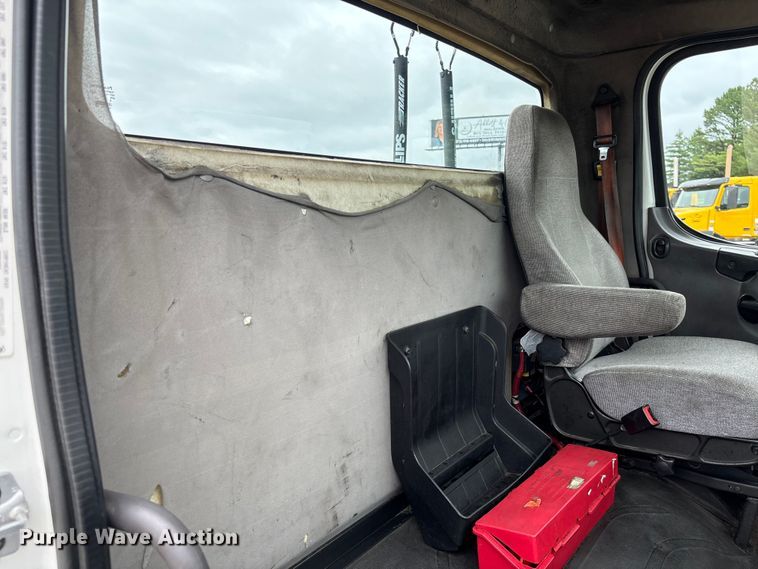 image for item FC1745 2016 Freightliner Business Class M2 106 semi truck