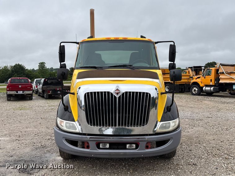 image for item FC1746 2007 International 8600 semi truck