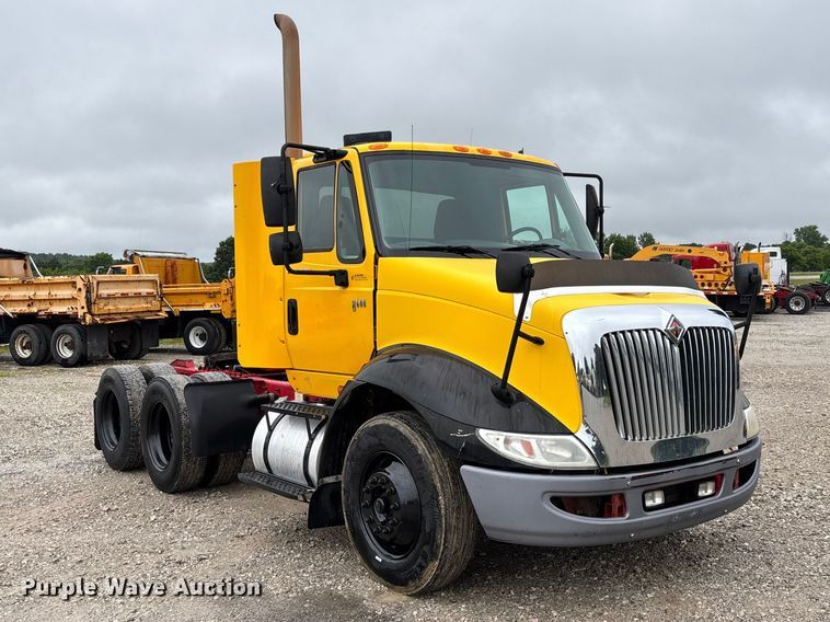 image for item FC1746 2007 International 8600 semi truck