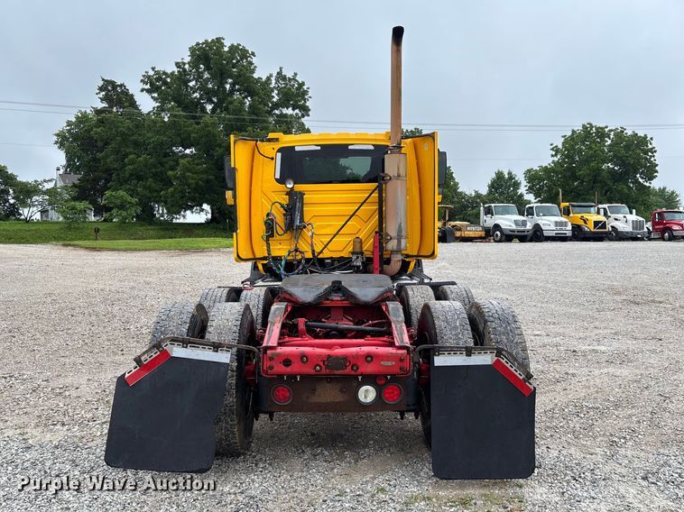 image for item FC1746 2007 International 8600 semi truck