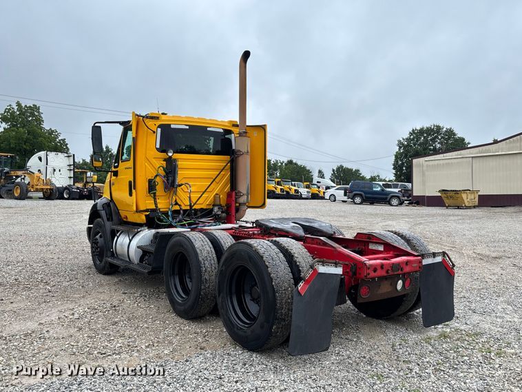 image for item FC1746 2007 International 8600 semi truck
