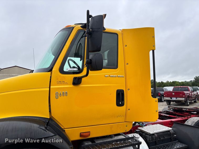 image for item FC1746 2007 International 8600 semi truck