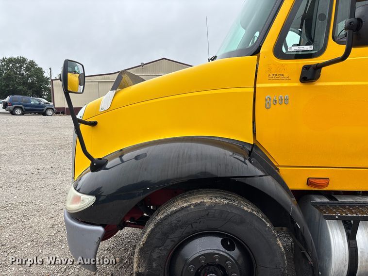 image for item FC1746 2007 International 8600 semi truck