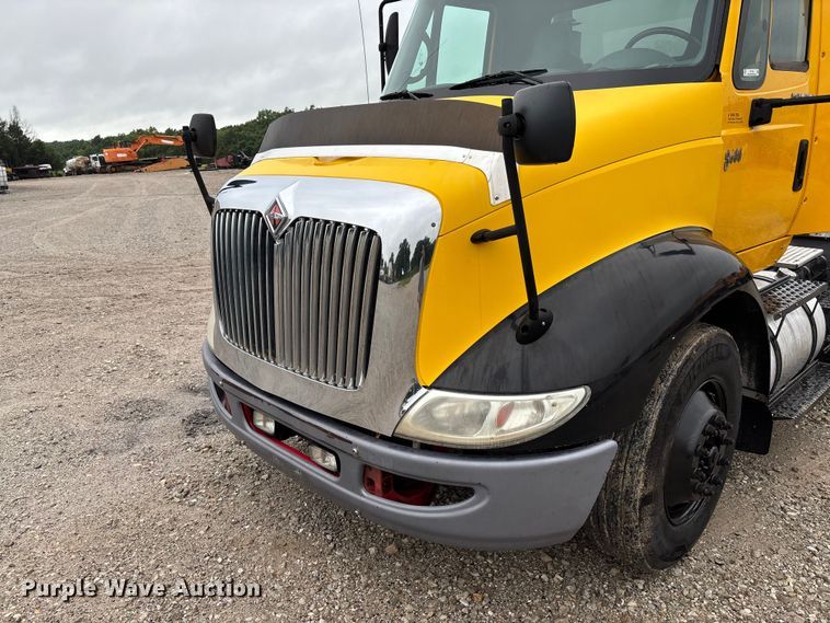 image for item FC1746 2007 International 8600 semi truck