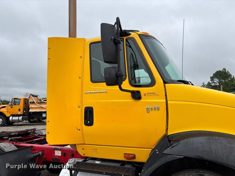 image for item FC1746 2007 International 8600 semi truck