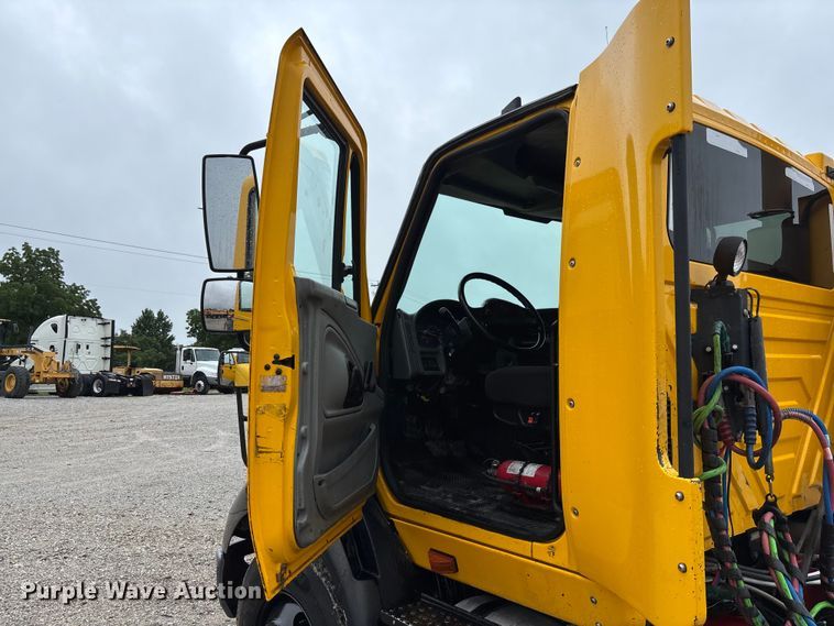image for item FC1746 2007 International 8600 semi truck
