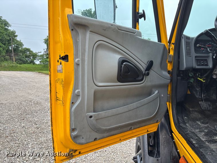 image for item FC1746 2007 International 8600 semi truck