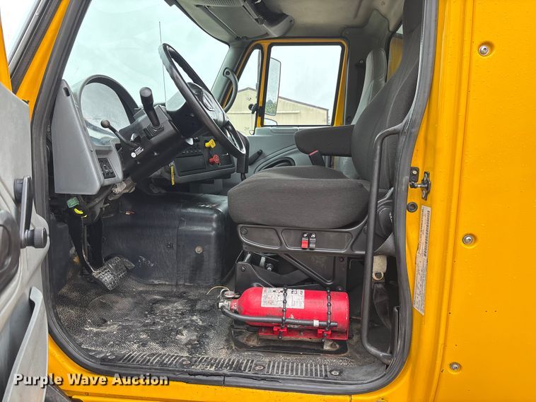 image for item FC1746 2007 International 8600 semi truck