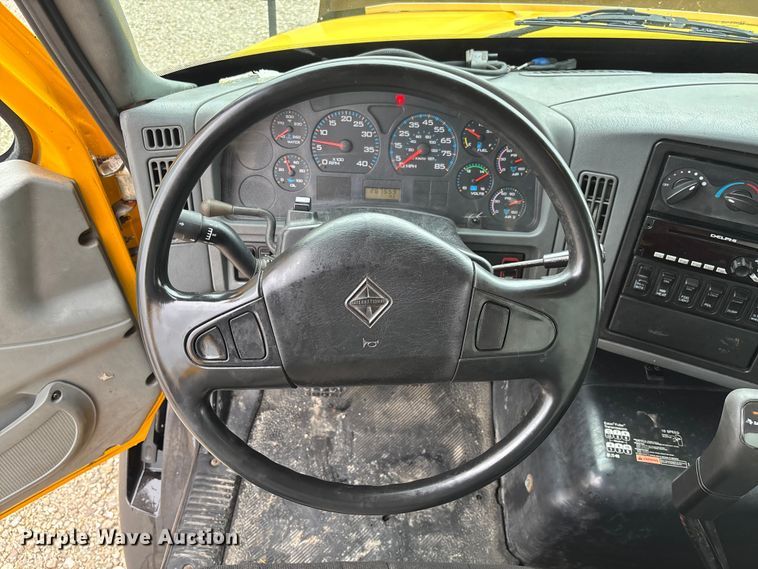 image for item FC1746 2007 International 8600 semi truck