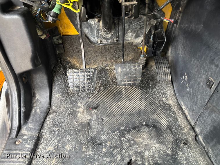 image for item FC1746 2007 International 8600 semi truck