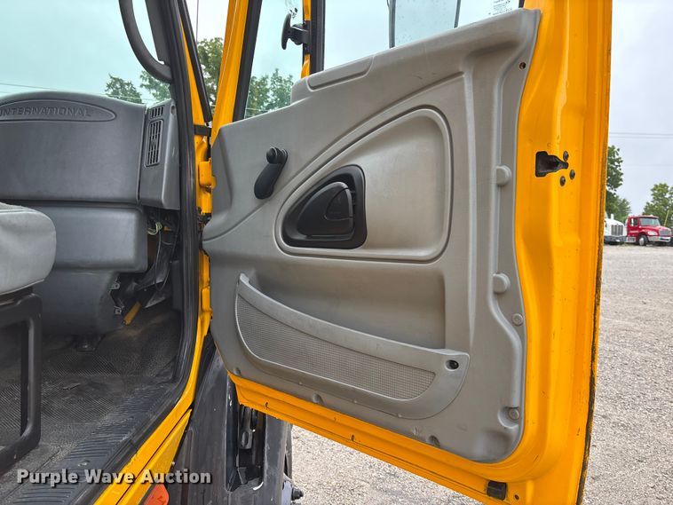 image for item FC1746 2007 International 8600 semi truck