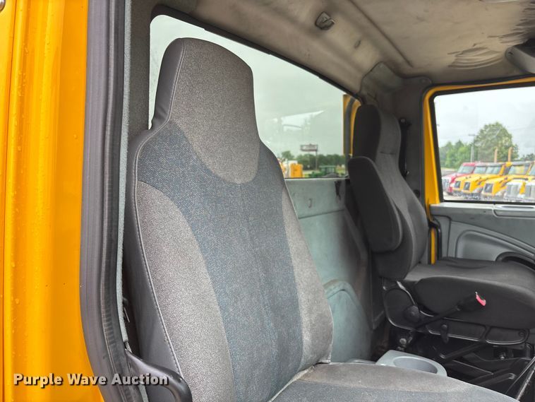 image for item FC1746 2007 International 8600 semi truck