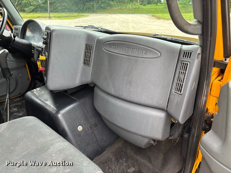 image for item FC1746 2007 International 8600 semi truck