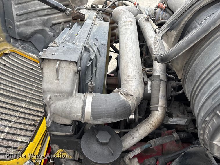 image for item FC1746 2007 International 8600 semi truck