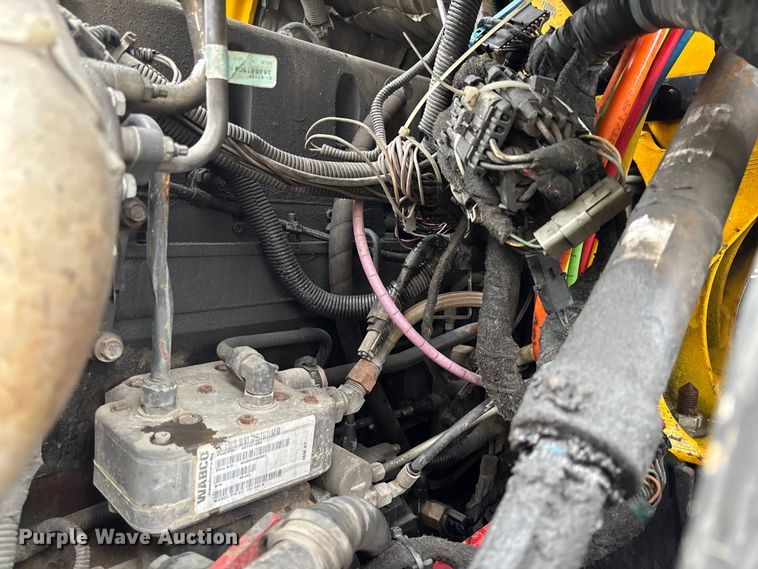 image for item FC1746 2007 International 8600 semi truck