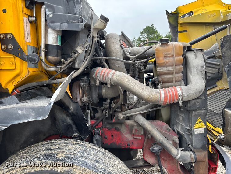image for item FC1746 2007 International 8600 semi truck