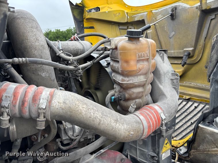 image for item FC1746 2007 International 8600 semi truck