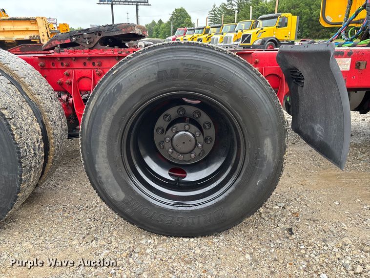 image for item FC1746 2007 International 8600 semi truck