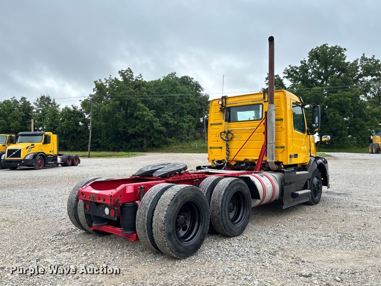 image for item FC1747 2016 Volvo VNL semi truck
