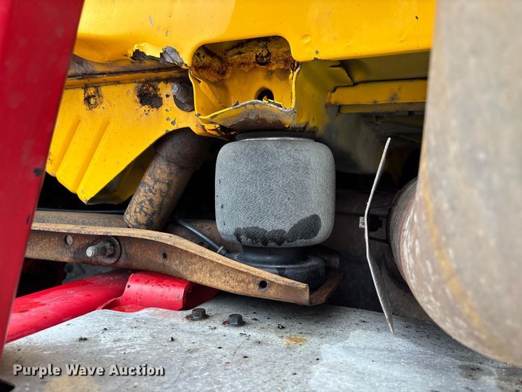 image for item FC1747 2016 Volvo VNL semi truck