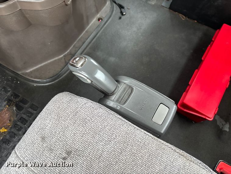 image for item FC1747 2016 Volvo VNL semi truck