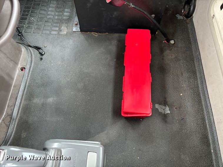 image for item FC1747 2016 Volvo VNL semi truck