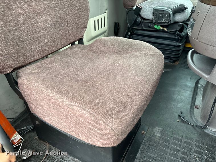 image for item FC1747 2016 Volvo VNL semi truck