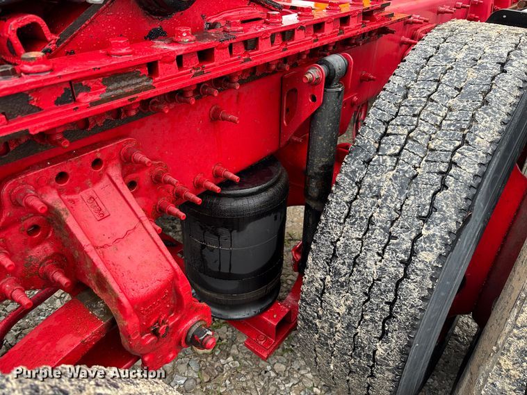 image for item FC1747 2016 Volvo VNL semi truck