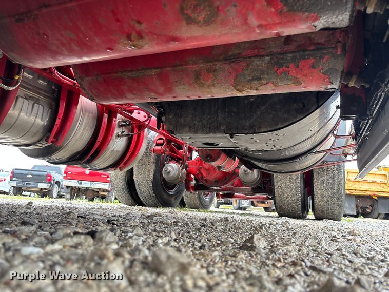 image for item FC1747 2016 Volvo VNL semi truck