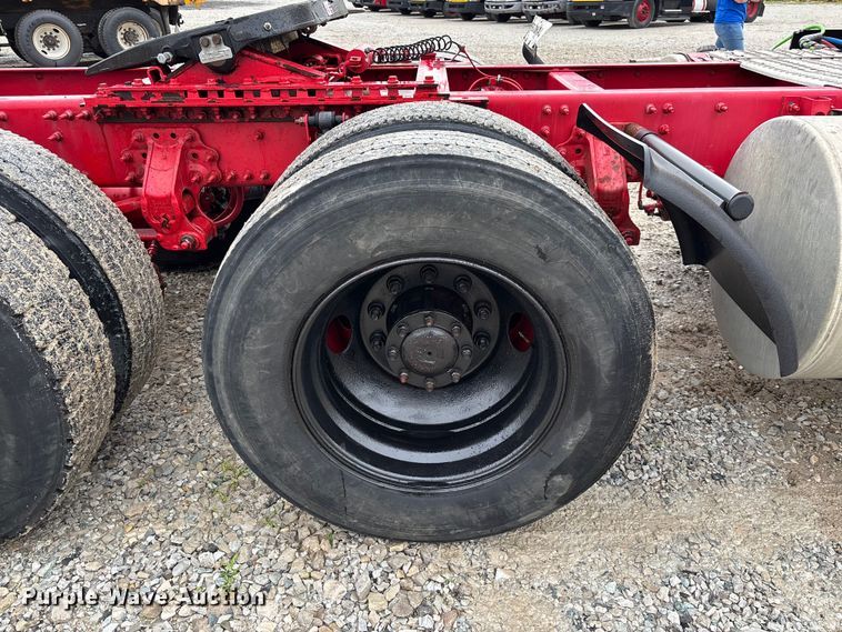 image for item FC1747 2016 Volvo VNL semi truck
