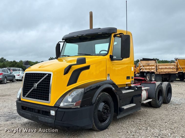 image for item FC1748 2016 Volvo VNL semi truck