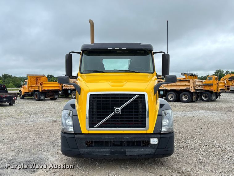 image for item FC1748 2016 Volvo VNL semi truck